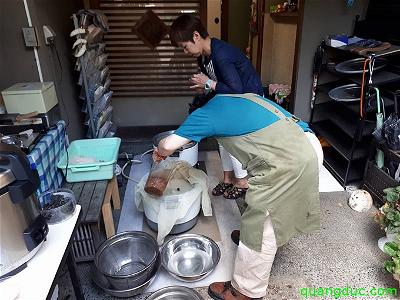 Nấu cơm làm nem và đi tặng người vô gia cư Tokyo 2