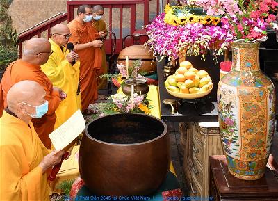 Chùa Việt Nam, Los Angeles - Đại lễ Phật Đản (36)