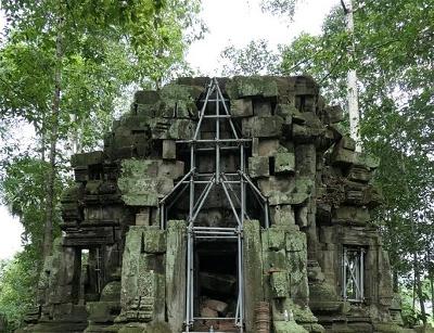 Việc Gia cố Bên ngoài ngôi Cổ tự Angkor Vương quốc Phật giáo Campuchia đã Hoàn thiện 2