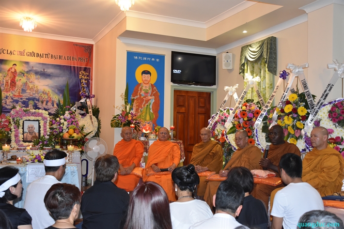 Thay Buddharakkhita_tang le cu ba Duc Ngoc (55)