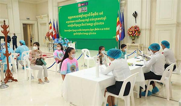 Chưa đầy 1 tháng Vương quốc Phật giáo Campuchia Tiêm chủng cho Trẻ em đạt 97