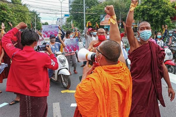 Tăng sĩ Phật giáo Myanmar Tuần hành Phản đối Chế độ độc tài quân sự 2