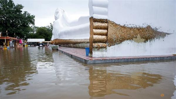 Thái Lan Một số ngôi Cổ tự PG Chìm trong Biển nước do Lũ tràn vào Thành phố Lịch sử  3