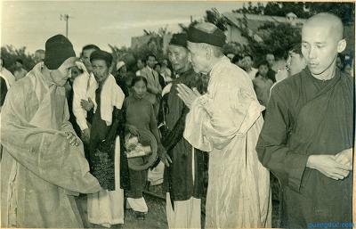 5-Phái đoàn chư Tôn Đức Huế viếng thăm Tổ Đình Long Khánh