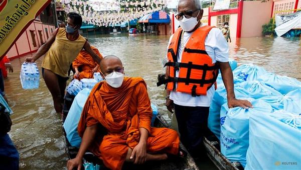 Thái Lan Một số ngôi Cổ tự PG Chìm trong Biển nước do Lũ tràn vào Thành phố Lịch sử  5