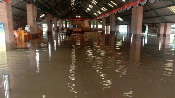 Tượng Phật nhập Niết bàn Lâu đời nhất tại Thái Lan bị ngập lụt 1