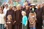 thich-nhat-hanh-and-children-2