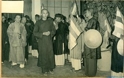 7-Phái đoàn chư Tôn Đức Huế viếng thăm Tổ Đình Long Khánh
