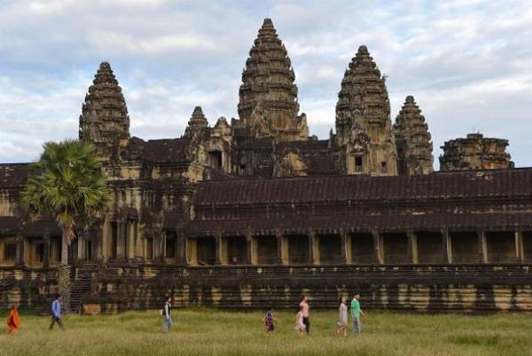Việc Gia cố Bên ngoài ngôi Cổ tự Angkor Vương quốc Phật giáo Campuchia đã Hoàn thiện 1