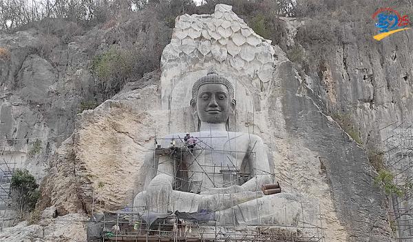 Campuchia Các pho Tượng Phật tạc trên Vách đá Phnom Sampov Dự kiến Hoàn thiện vào cuối năm 2021 2