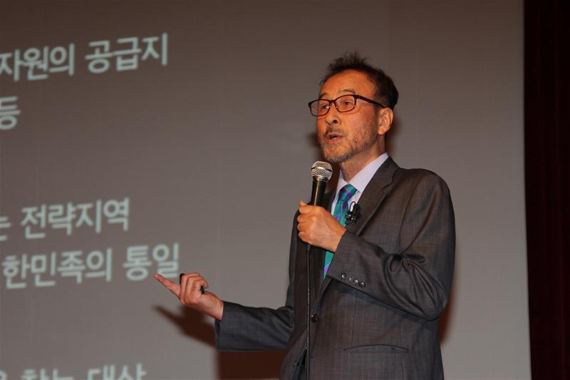 Tiến sĩ Doãn Minh Triết (윤명철) Giáo sư Đại học Dongguk