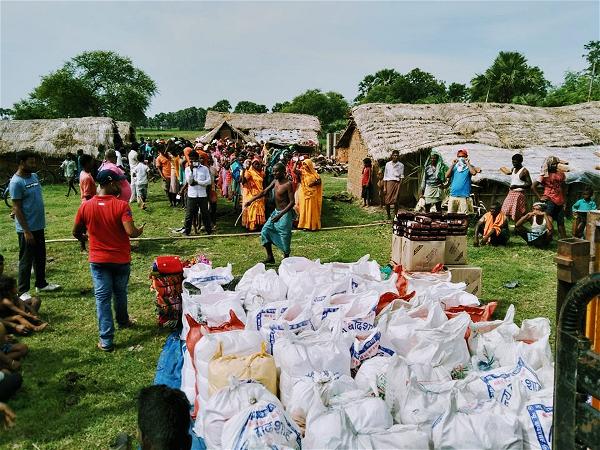 Trao quà tình thương cho 288 hộ tại 2 ngôi làng nghèo Kundapur-15