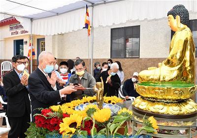 Chùa Việt Nam, Los Angeles - Đại lễ Phật Đản (57)