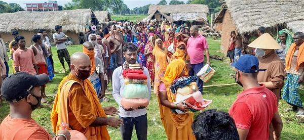 Trao quà tình thương cho 288 hộ tại 2 ngôi làng nghèo Kundapur-31