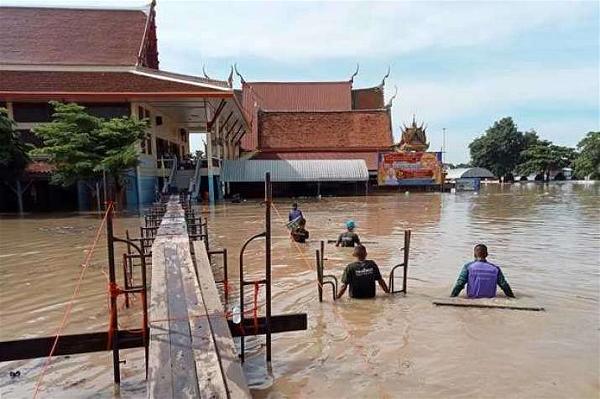 Thái Lan Một số ngôi Cổ tự PG Chìm trong Biển nước do Lũ tràn vào Thành phố Lịch sử  6