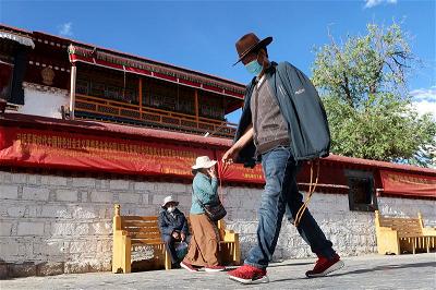 Động lực Giáo dục của Trung Cộng tại Tây Tạng Tập Cận Bình là nhà Lãnh đạo Tinh thần 1