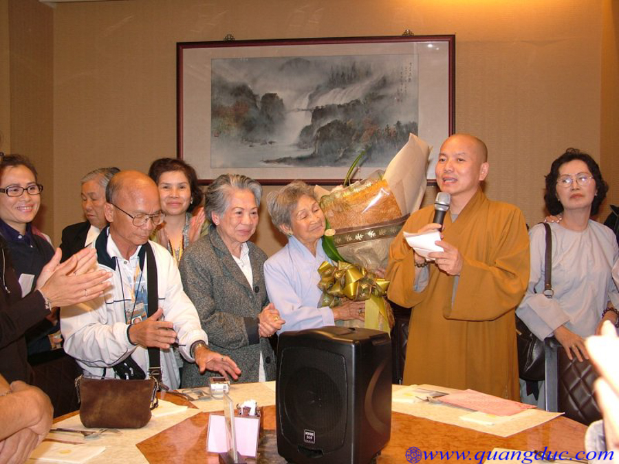 Mung Sinh Nhat Thay Nguyen Tang 2008 (3)