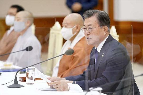 Tổng thống Đại Hàn Dân Quốc Moon Jae-in đã diện kiến chư tôn giáo phẩm lãnh đạo Phật giáo Hàn Quốc tại Dinh Tổng Thống H