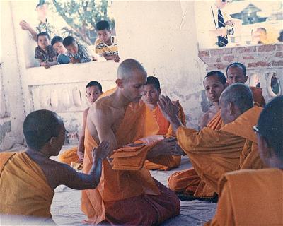 Trưởng lão Cư sĩ Jack Kornfield xuất gia thụ giới Tỳ kheo tại Thái Lan năm 1969