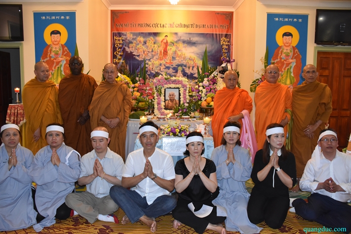 Thay Buddharakkhita_tang le cu ba Duc Ngoc (71)