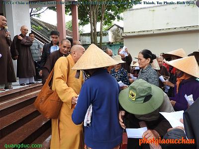 5-1-2018-phat qua tai Binh Dinh (22)