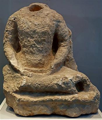Các pho tượng Phật được khai quật ở Old Termez và được trưng bày tại Bảo tàng Khảo cổ Termez 14