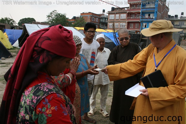 Uy Lao Nan Nhan dong dat Nepal ngay 01 (229)