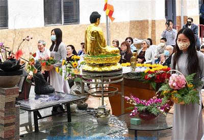 Chùa Việt Nam, Los Angeles - Đại lễ Phật Đản (32)